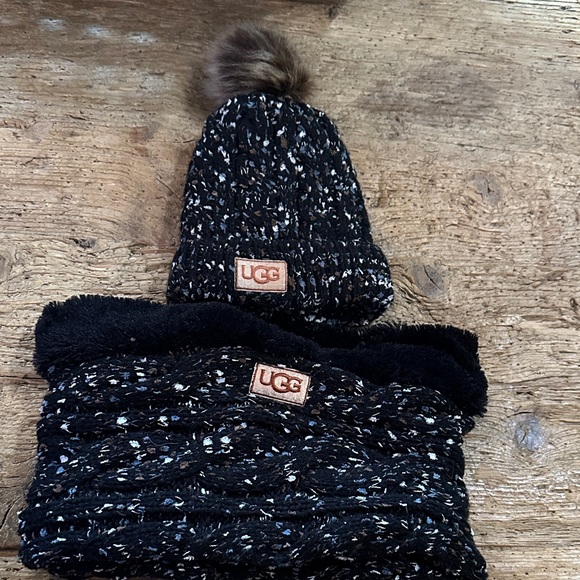 UGG womans Black and colored specks Knit Beanie and infinityScarf Set - Picture 1 of 8